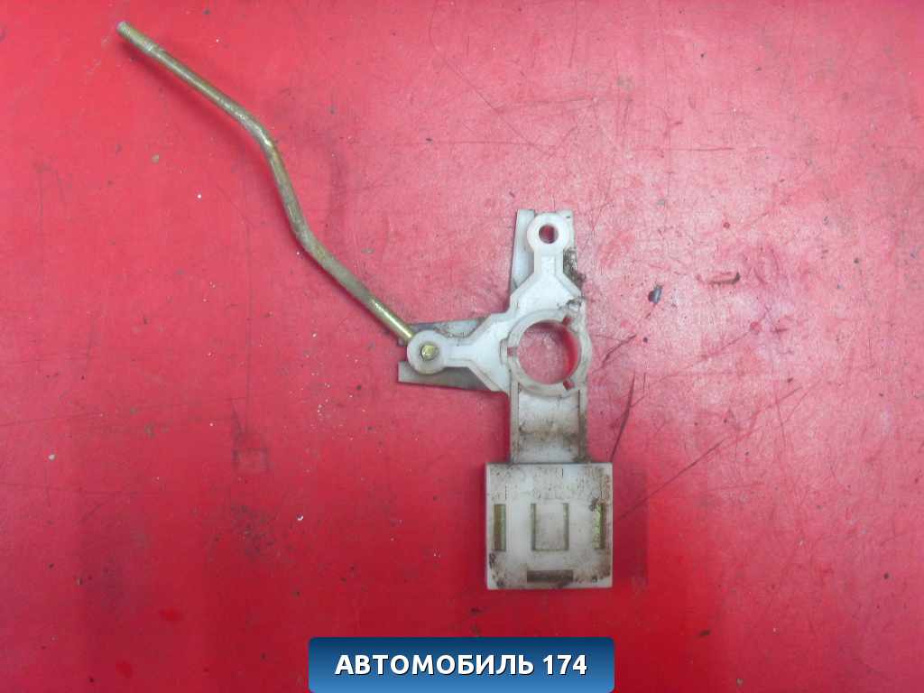 Фиксатор замка двери A116205221 Chery Amulet (A15) 2006-2012 Амулет